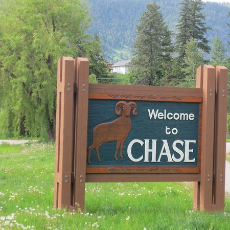 Chase Country Inn Exteriör bild