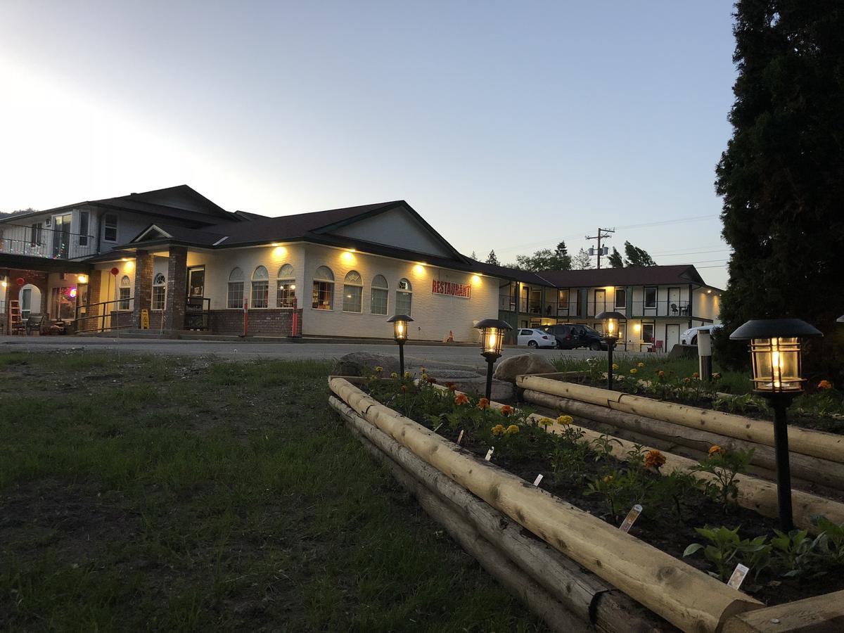Chase Country Inn Exteriör bild