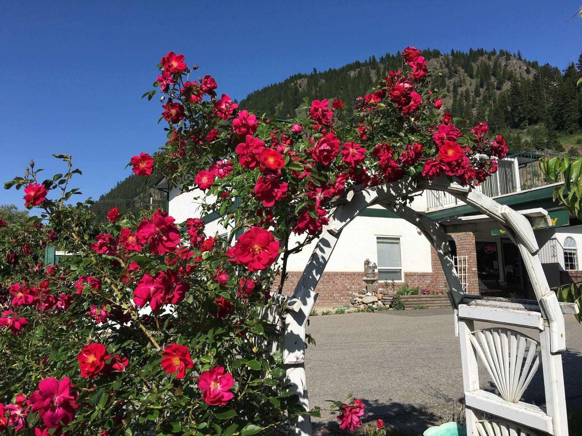 Chase Country Inn Exteriör bild